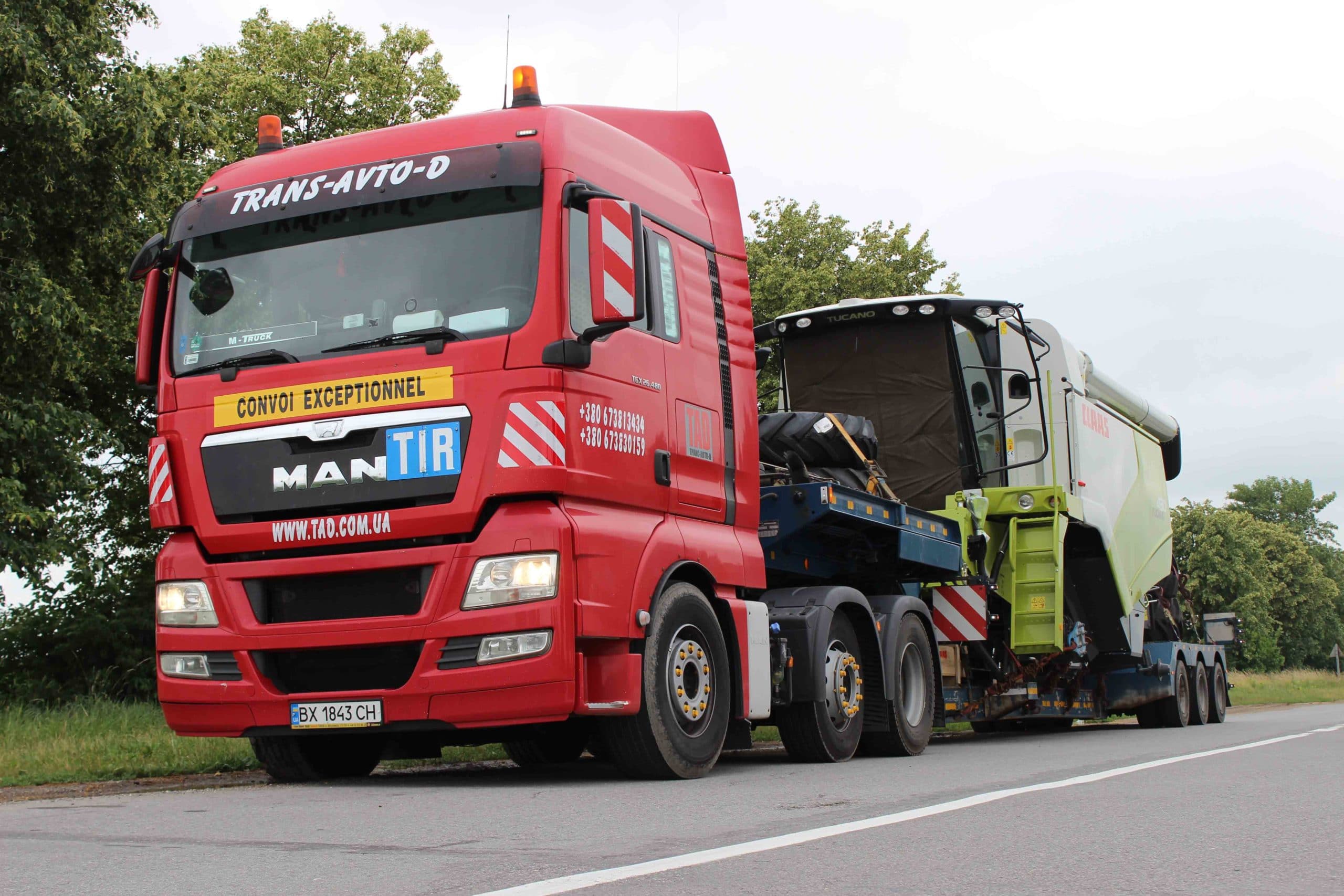 Oversized-transport-combine-Claas