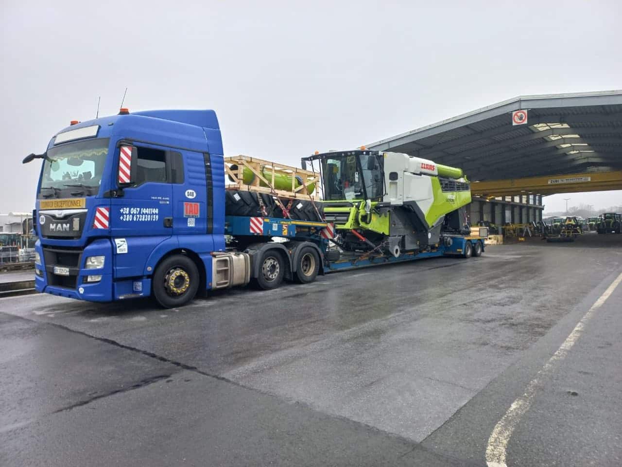 trucking oversized harvester claas