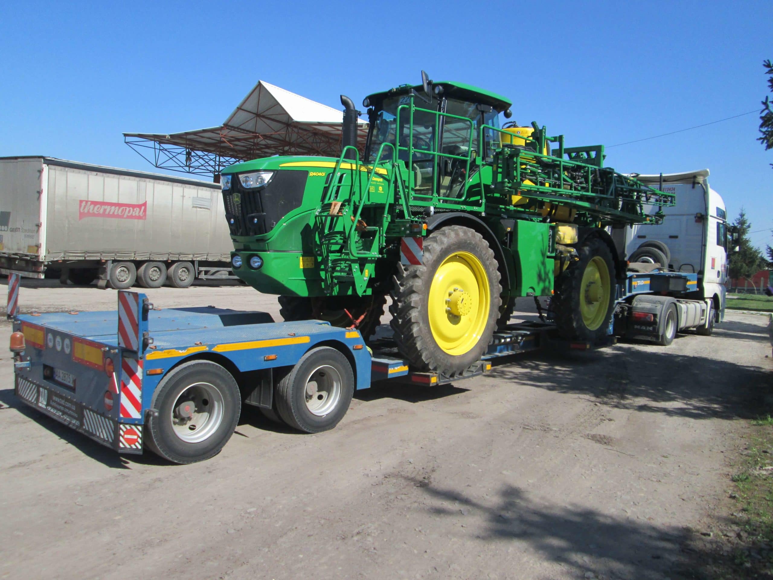 Перевезення-обприскувача-john-deere-1