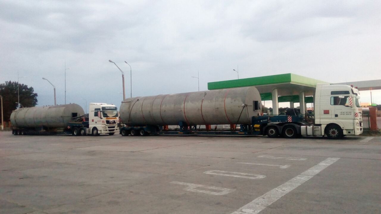 Transportation-silos-for-storage-cement-overall-dimensions-18.5x3.6x3.40-weight-9-tons-