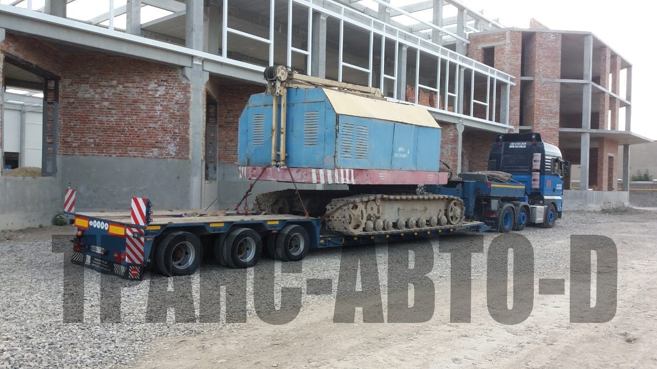 Transportation-construction-crane-in-Ukraine