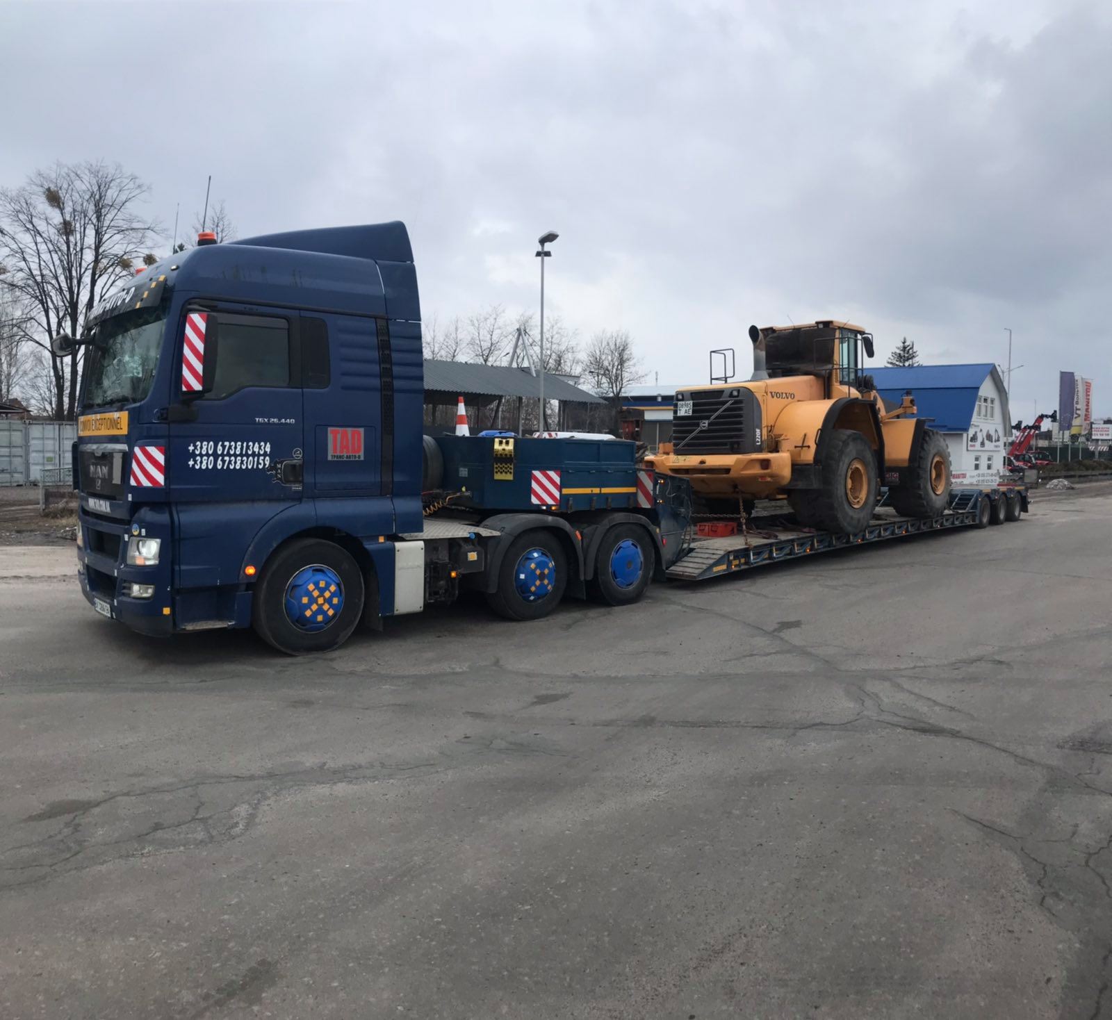 Transportation of Volvo equipment