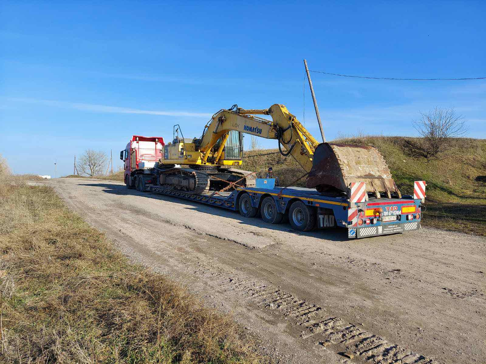 Transportation of the Kamatsu excavator