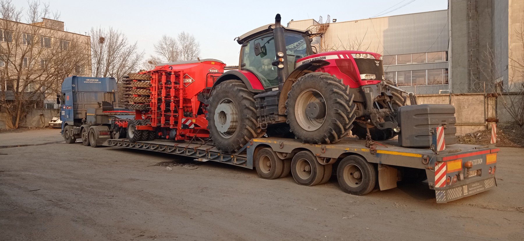 Перевезення трактора Massey