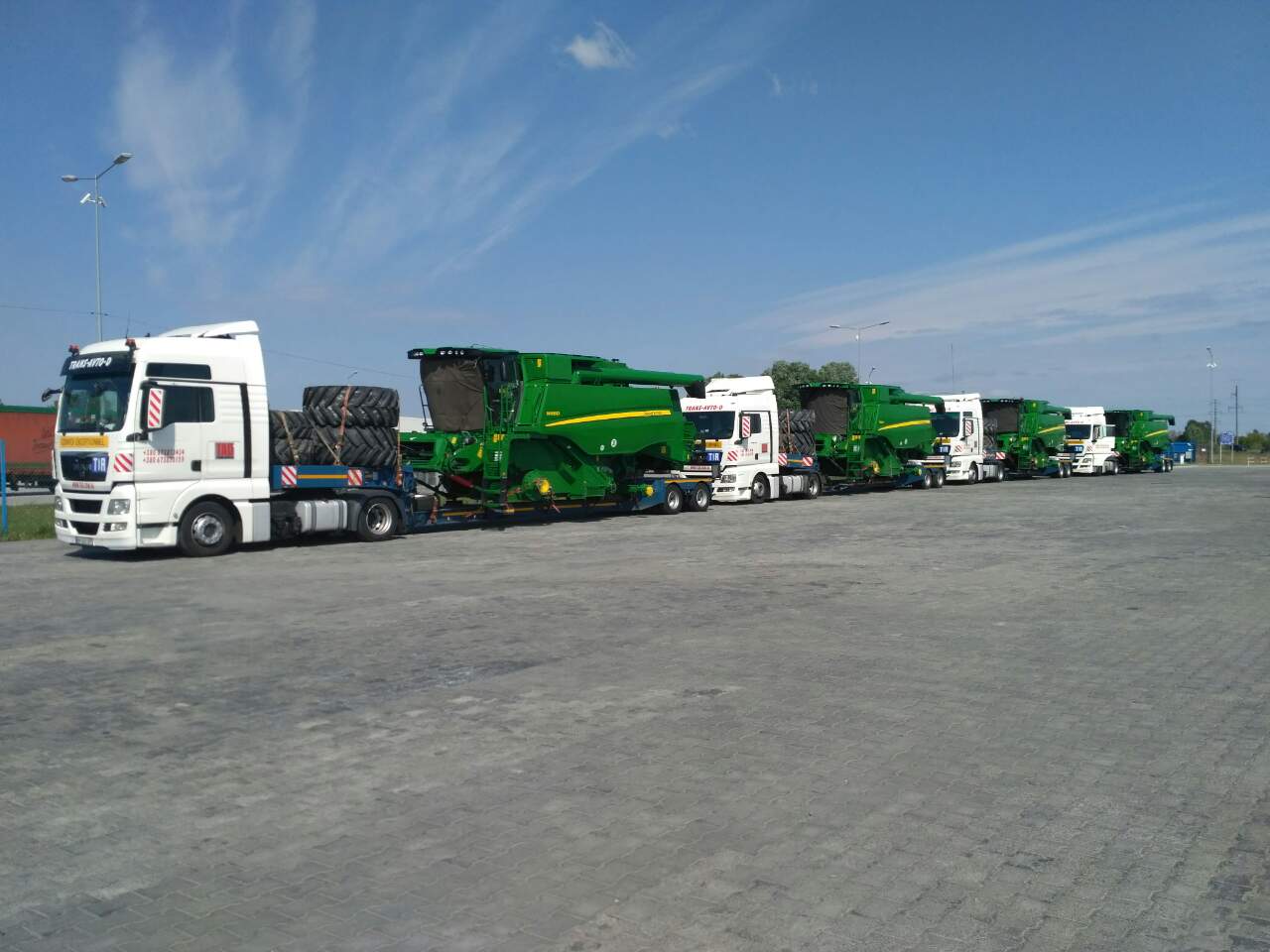 Transportation-combines-John-Deere-en route-Bulgaria-Ukraine