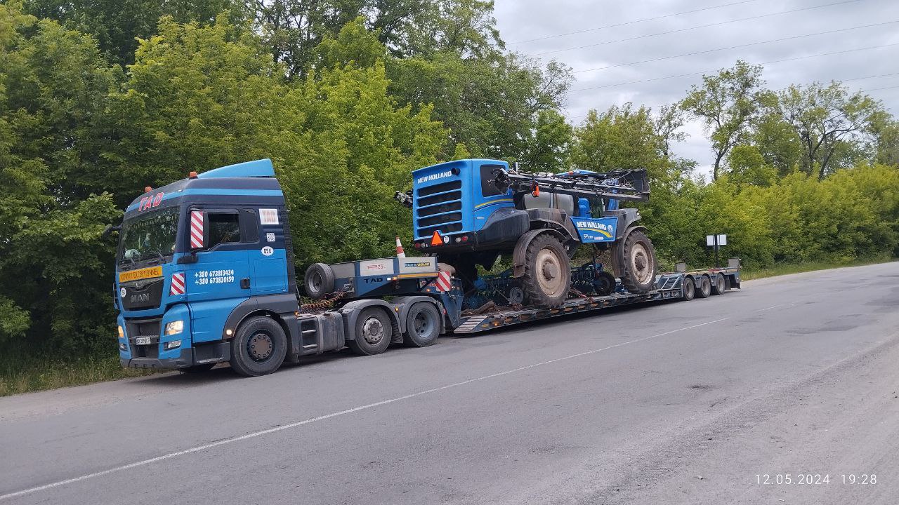 Перевозка опрыскивателя New Holland