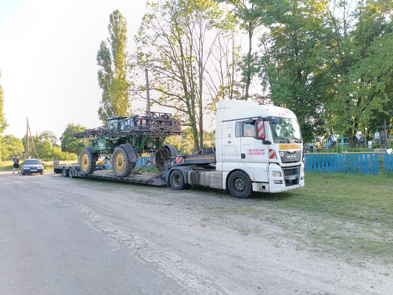 Перевозка опрыскивателя John Deere