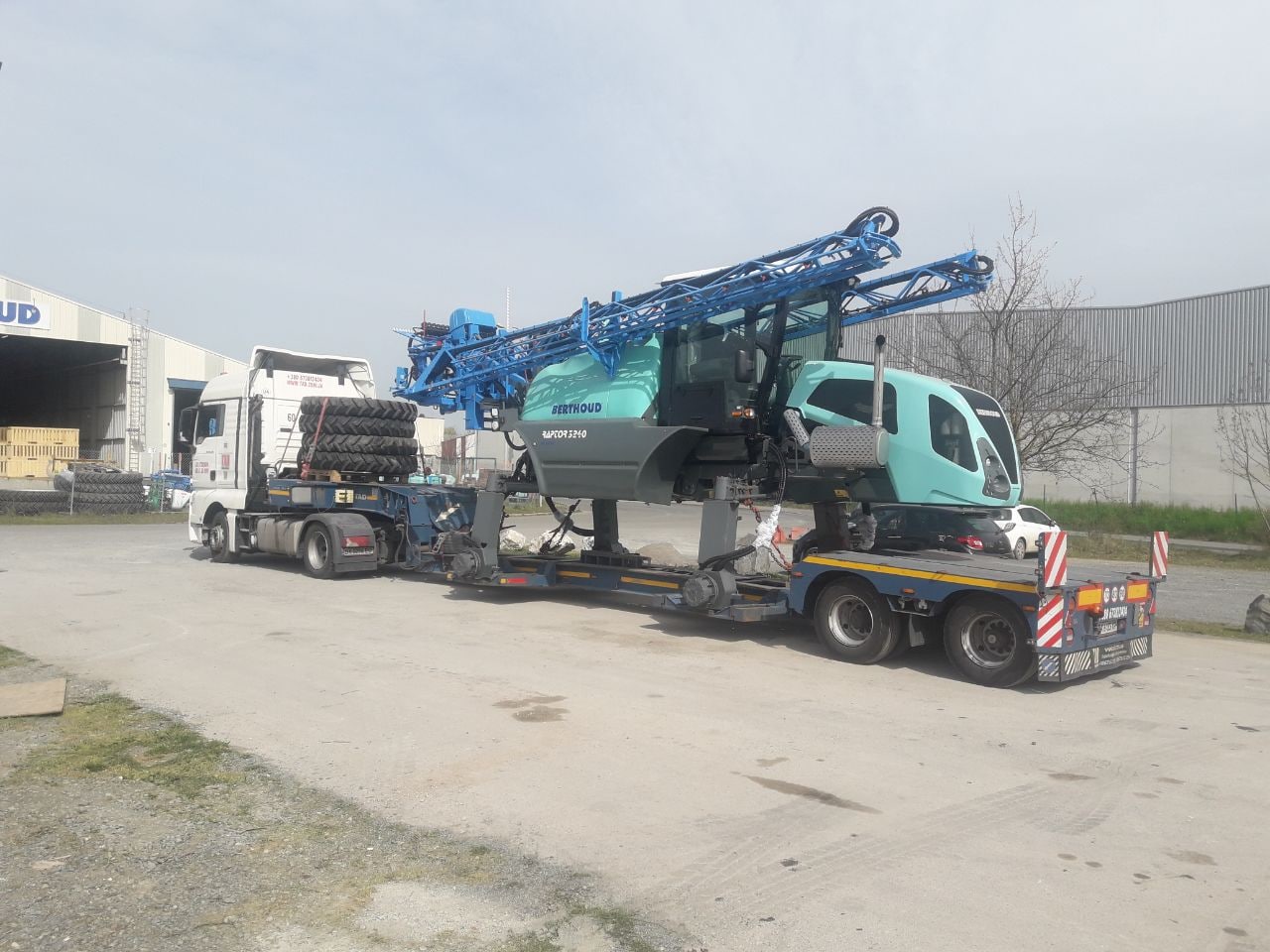 Негабаритні перевезення обприскувача марки berthoud компанією ТАД