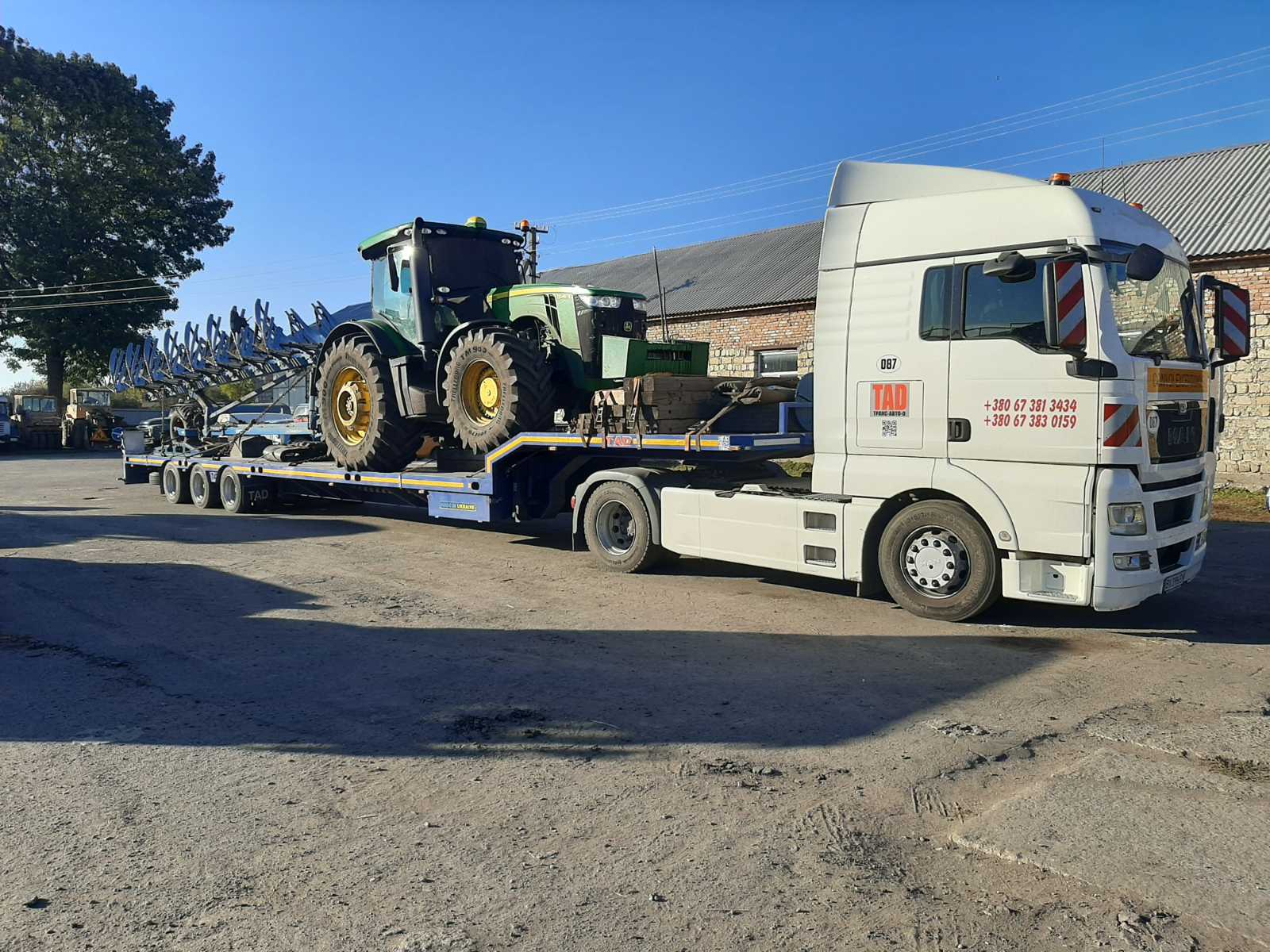 Перевозка тракторов John Deere
