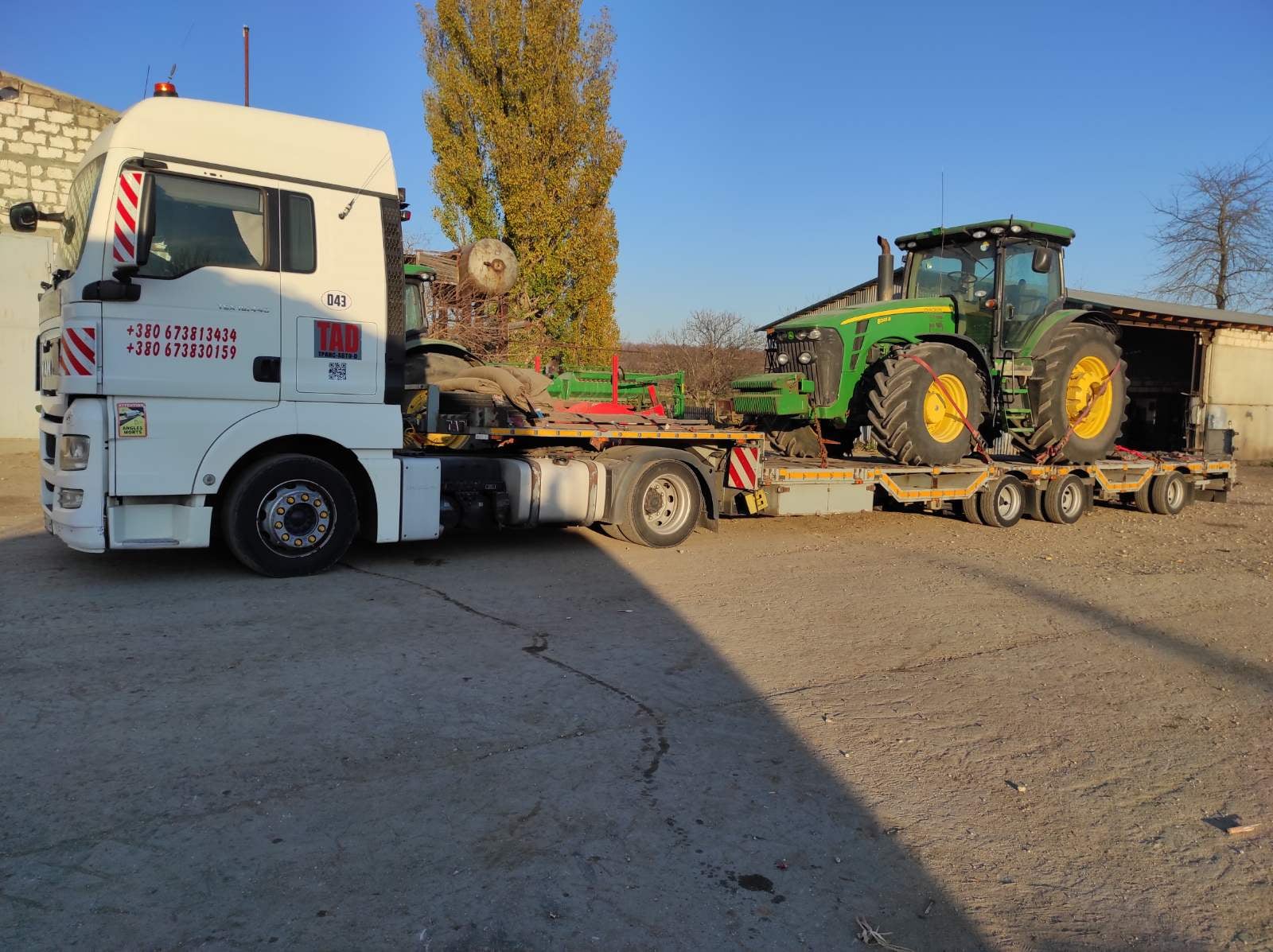 Перевозка тракторов John Deere
