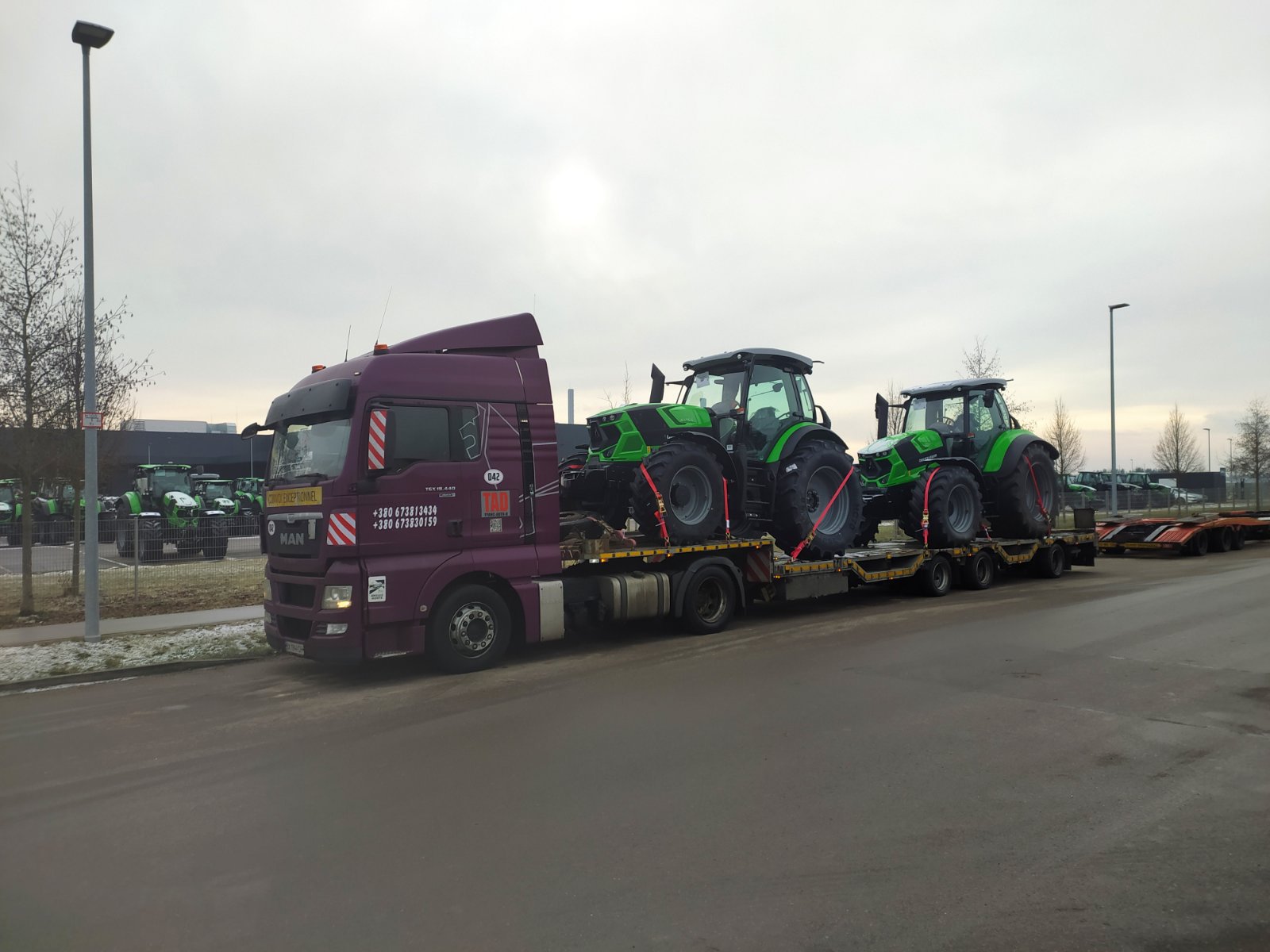 Перевозка тракторов по Украине