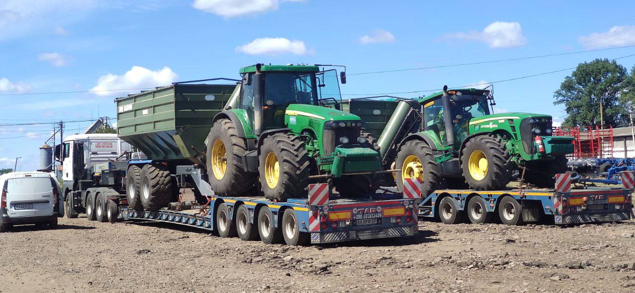 Перевозка тракторов John Deere