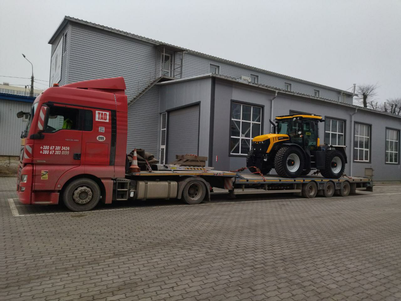 Перевозка тракторов по Украине