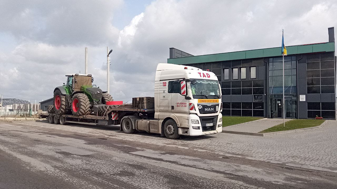 Перевозка тракторов Claas