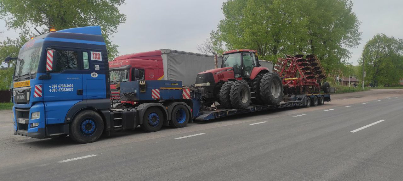 Перевозка тракторов CASE