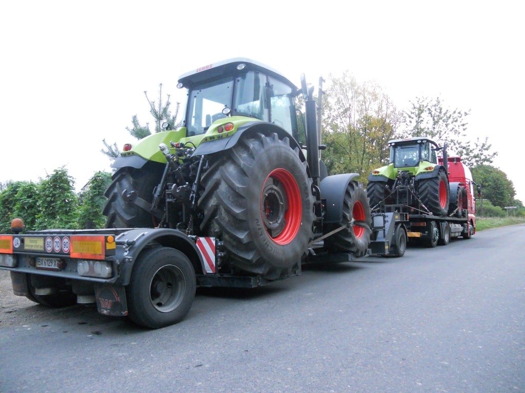 Перевезення-трактора-Claas