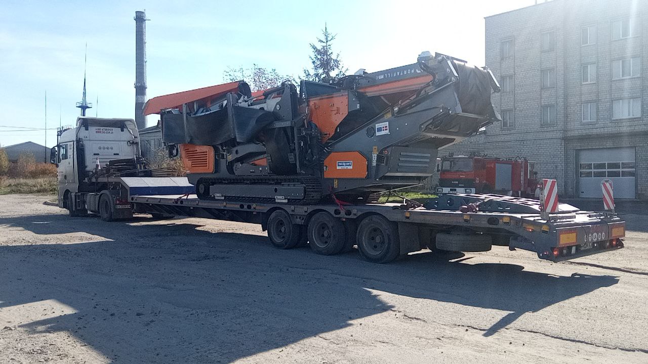 Transportation of the crusher