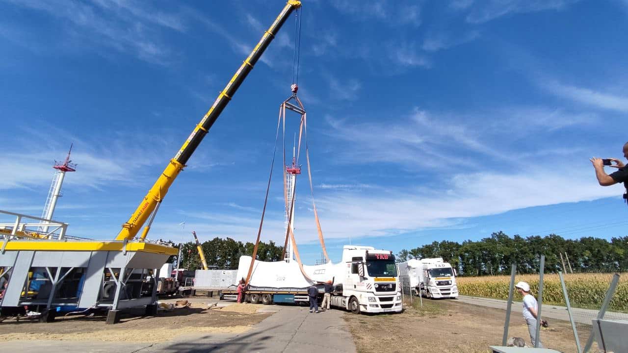 Перевезення негабаритної техніки (розвантаження)