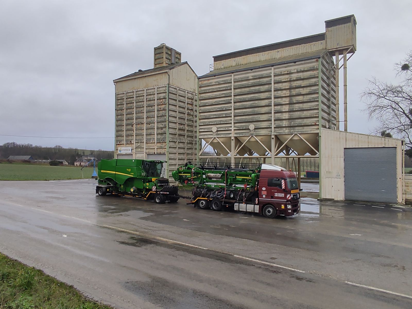 Перевозка комбайнов John Deere с жаткой