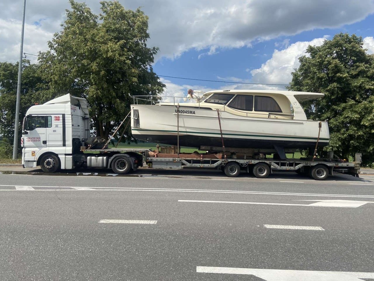 Перевезення яхти компанією ТАД