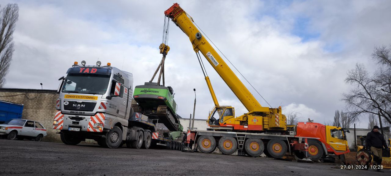 Transportation of the Sennebogen excavator